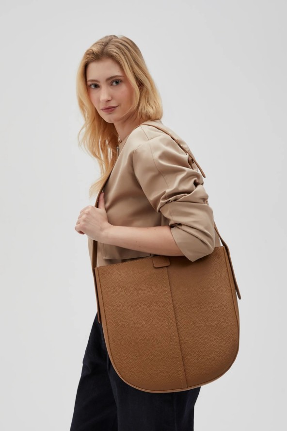 Torebka średniej wielkości brązowa