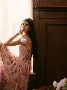 Asymetryczna sukienka w kwiaty - wielobarwny