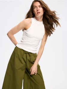 Prążkowany top halter - złamana biel