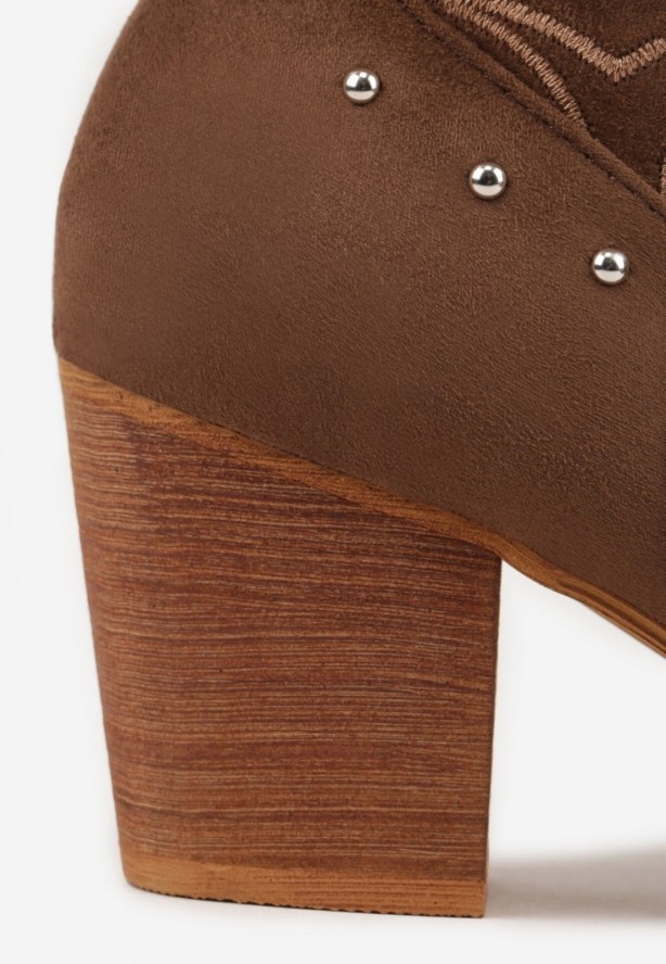 Brązowe Botki Kowbojki VICES na Obcasie z Ażurową Cholewką z Nitami Rienatea