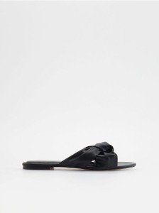 Klapki z imitacji skóry - czarny