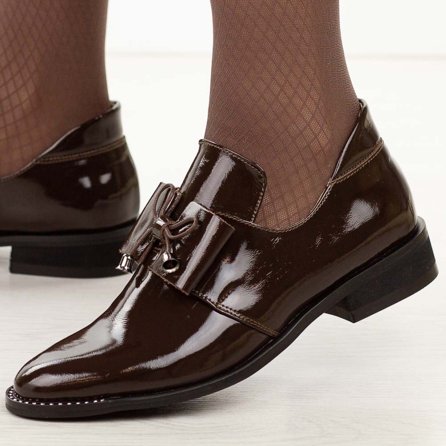 Brązowe lakierowane skórzane Polskie półbuty damskie Deoni D055