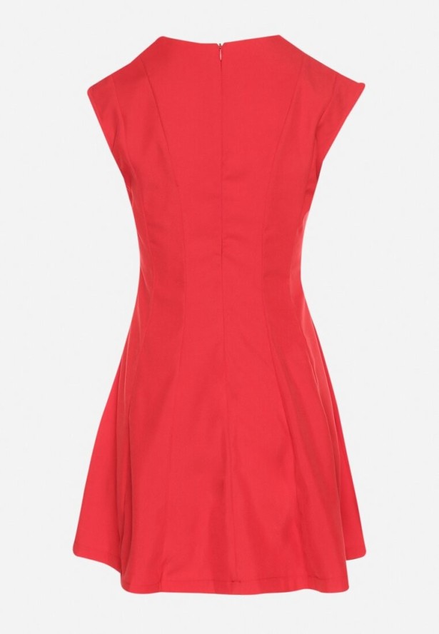 Czerwona Rozkloszowana Sukienka o Taliowanym Kroju Ellaira