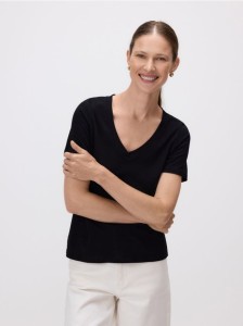 T-shirt regular z dekotem V - czarny