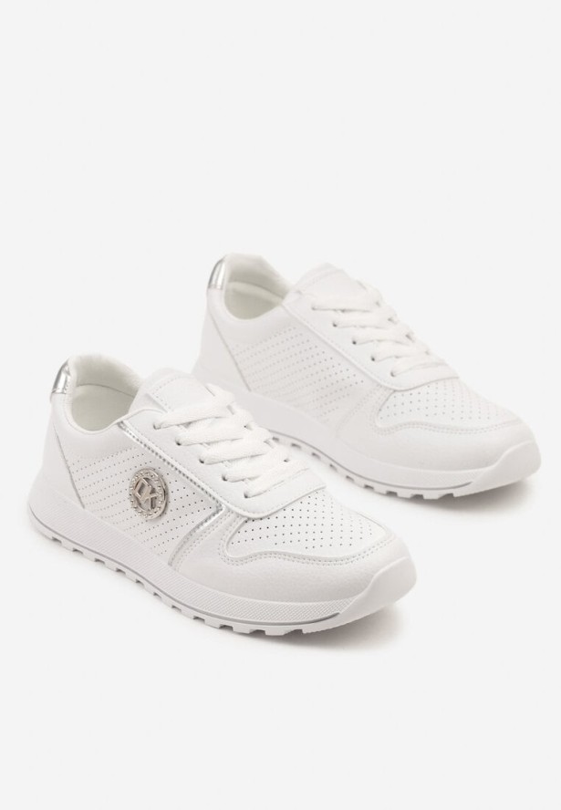 Srebrne Sneakersy Perforowane z Metaliczną Aplikacją Evinoriella