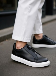 Trampki z imitacji skóry - czarny