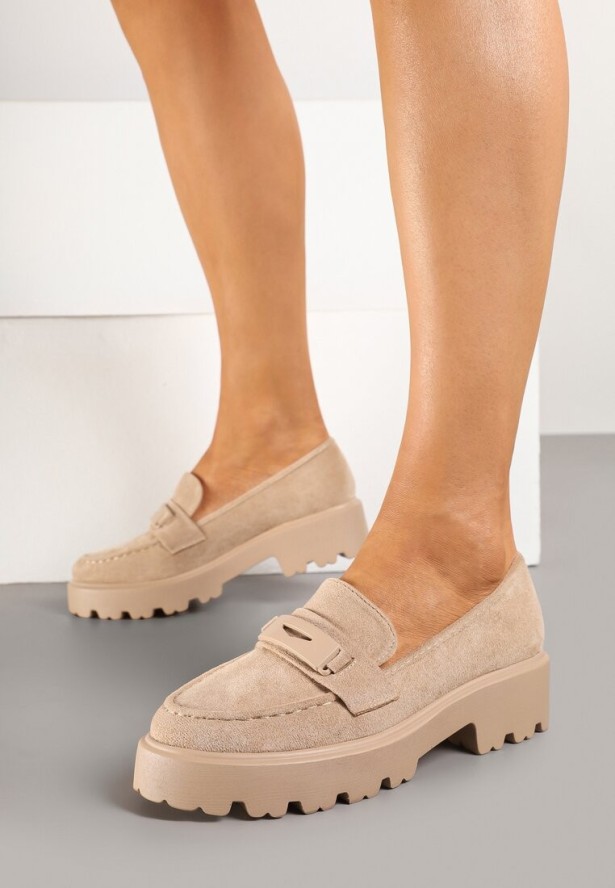 Ciemnobeżowe Mokasyny na Płaskiej Podeszwie z Ozdobnym Paskiem Colotto