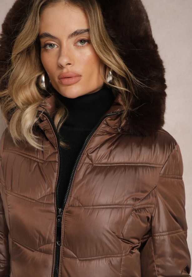 Brązowa Kurtka Płaszcz za Kolano z Pikowaniem i Odpinanym Kapturem Calarin