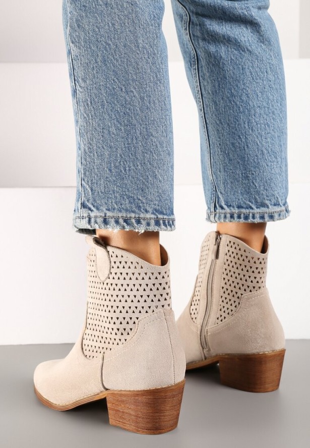Jasnobeżowe Botki Kowbojki Vices na Słupku z Ażurową Cholewką Elfedi