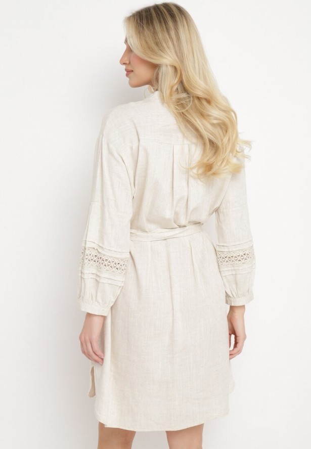 Beżowa Sukienka Koszulowa Zapinana na Guziki z Paskiem w Talii i Ozdobnym Rękawem Rigaudona