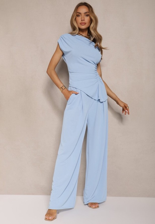 Niebieski Komplet Spodnie o Szerokim Kroju i Asymetryczna Bluzka z Marszczeniem Nitara