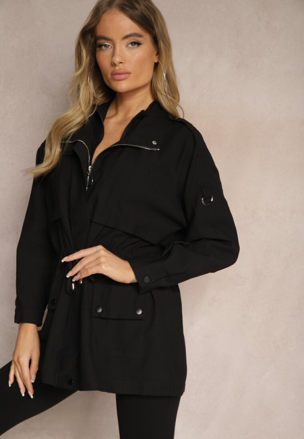 Czarna Kurtka Parka z Dodatkiem Bawełny Wykończona Troczkami Zapinana na Napy Velona