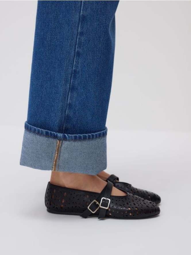 Skórzane baleriny z paskami - czarny