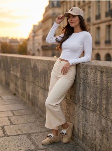 Czapka z daszkiem z haftowanym misiem - beżowy