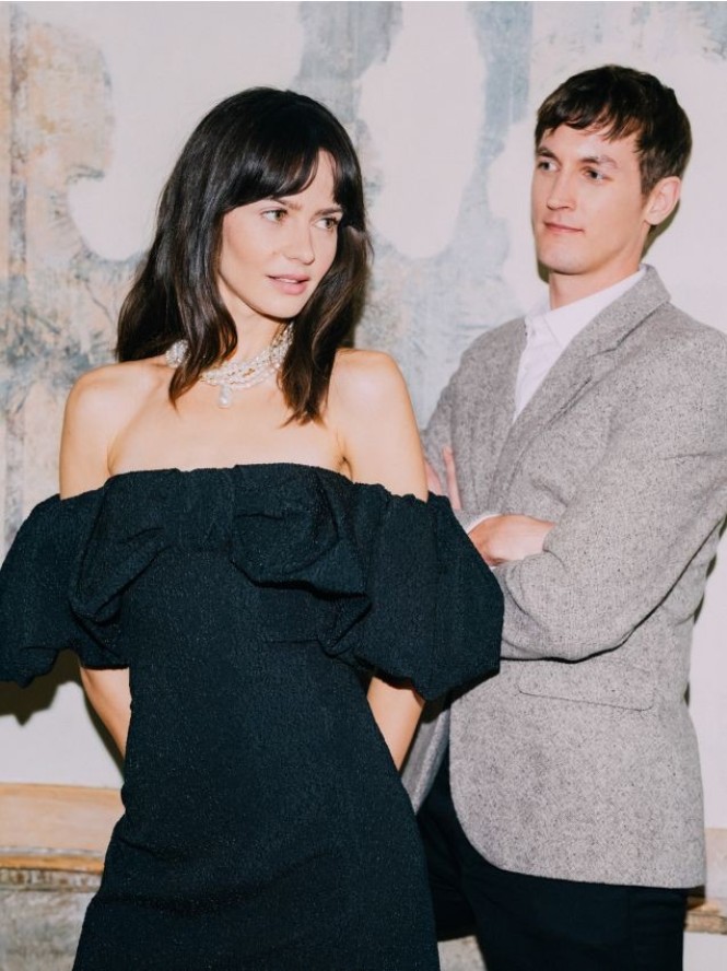 Sukienka ze strukturalnej tkaniny z kokardą - czarny