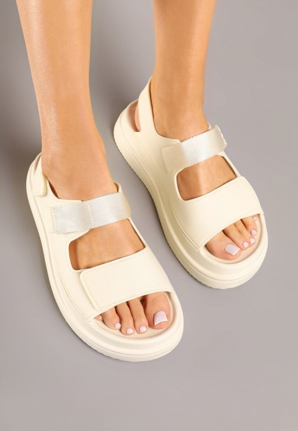 Beżowe Sandały na Niskiej Platformie z Rzepami Taskio