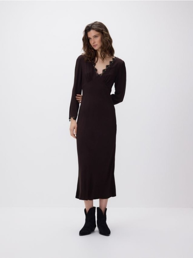 Sukienka maxi z koronką - ciemnobrązowy