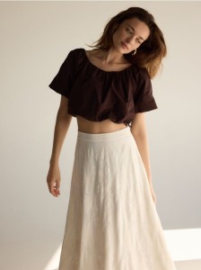 Rozkloszowana spódnica midi - złamana biel