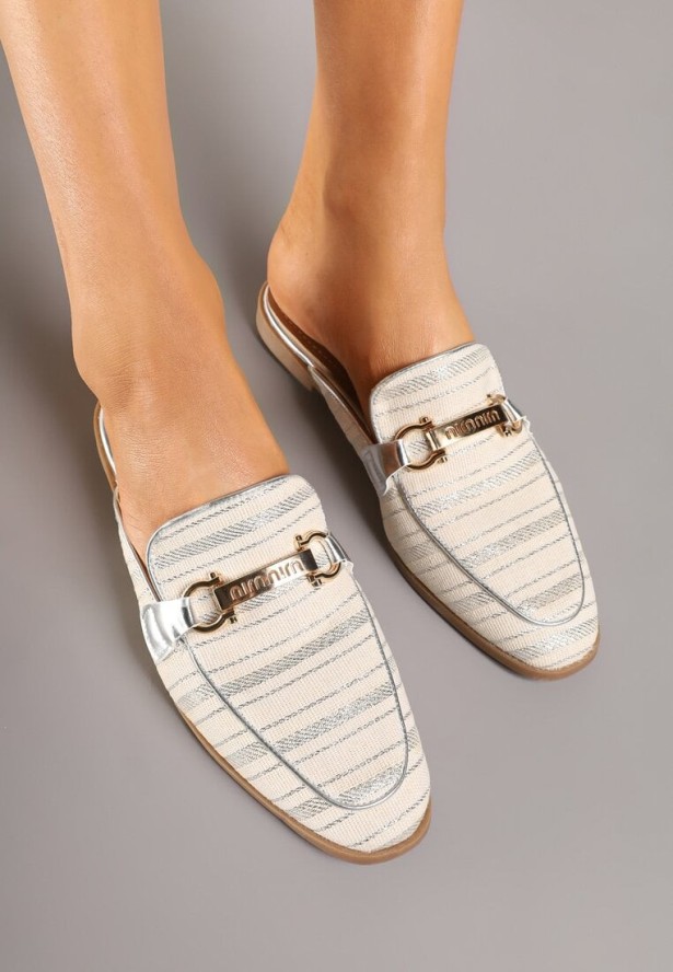 Beżowo-Srebrne Płaskie Klapki Mules z Metaliczną Nicią i Klamrą Tatirielis