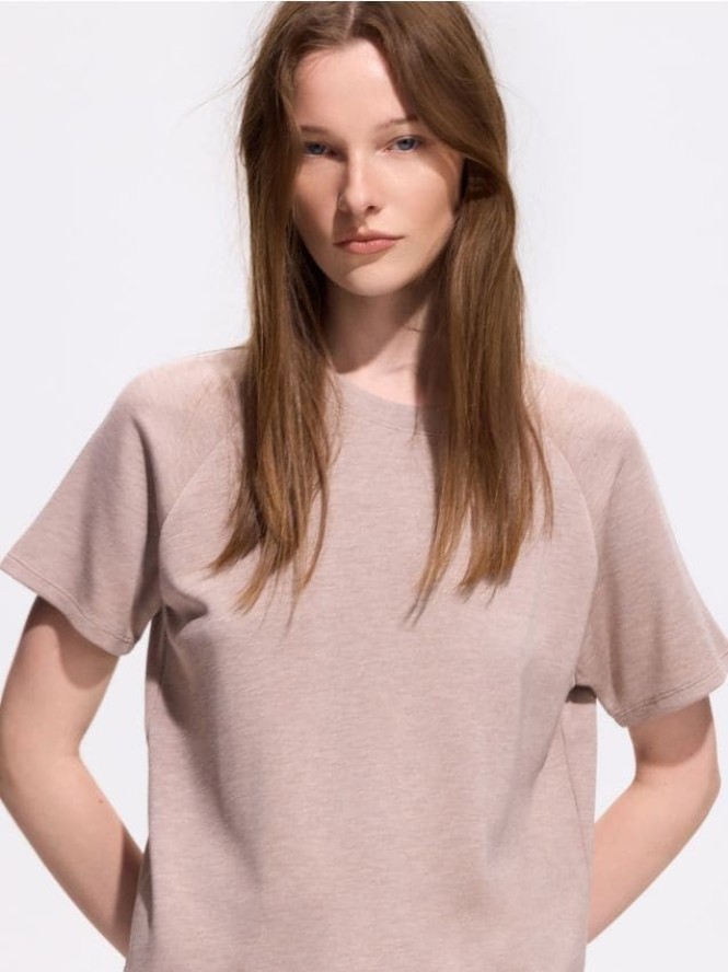 T-shirt boxy z modalem - beżowy