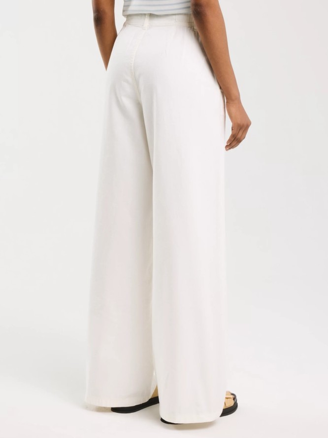 Spodnie damskie z szeroką nogawką z dodatkiem lnu białe Malu 101