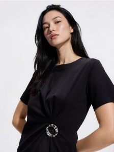 T-shirt z ozdobnym detalem - czarny