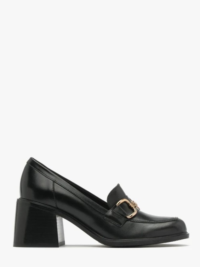 Czarne mokasyny na obcasie