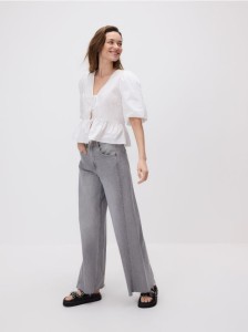 Wiązana bluzka z baskinką - biały