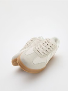 Sneakersy z łączonych materiałów - beżowy