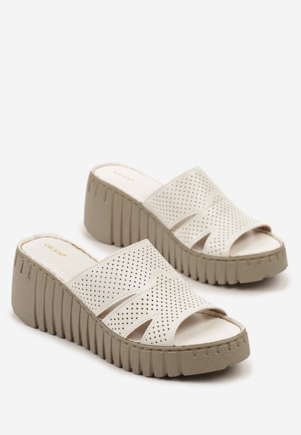 Białe Klapki Vices na Koturnie z Perforacją Sarvelina