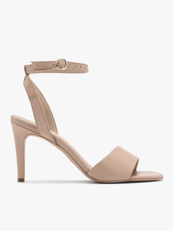 Beżowe sandały na szpilce