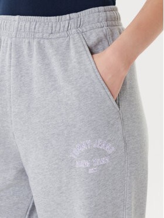 Tommy Jeans Spodnie dresowe Varsity DW0DW20994 Szary Regular Fit