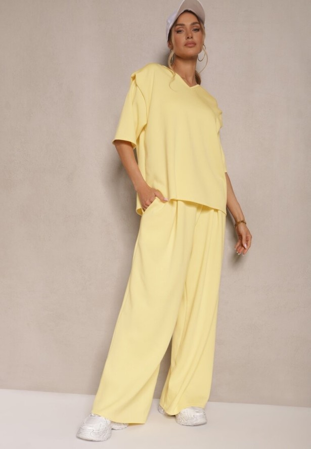 Żółty Komplet z Wiskozą T-shirt z Dekoltem w Serek i Spodnie o Szerokim Kroju Zevline