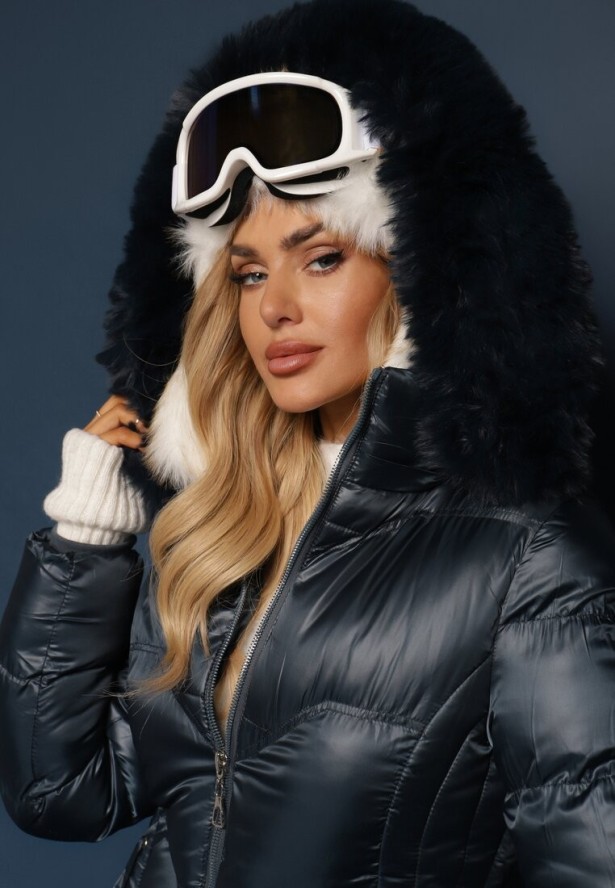 Ciemnozielona Kurtka Płaszcz z Ozdobnym Pikowaniem z Kapturem z Futerkiem i Marszczeniami Larian