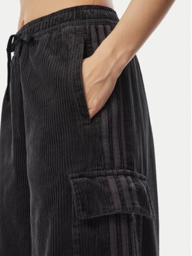 adidas Spodnie materiałowe Corduroy 3S Cargo KQ6429 Czarny Relaxed Fit