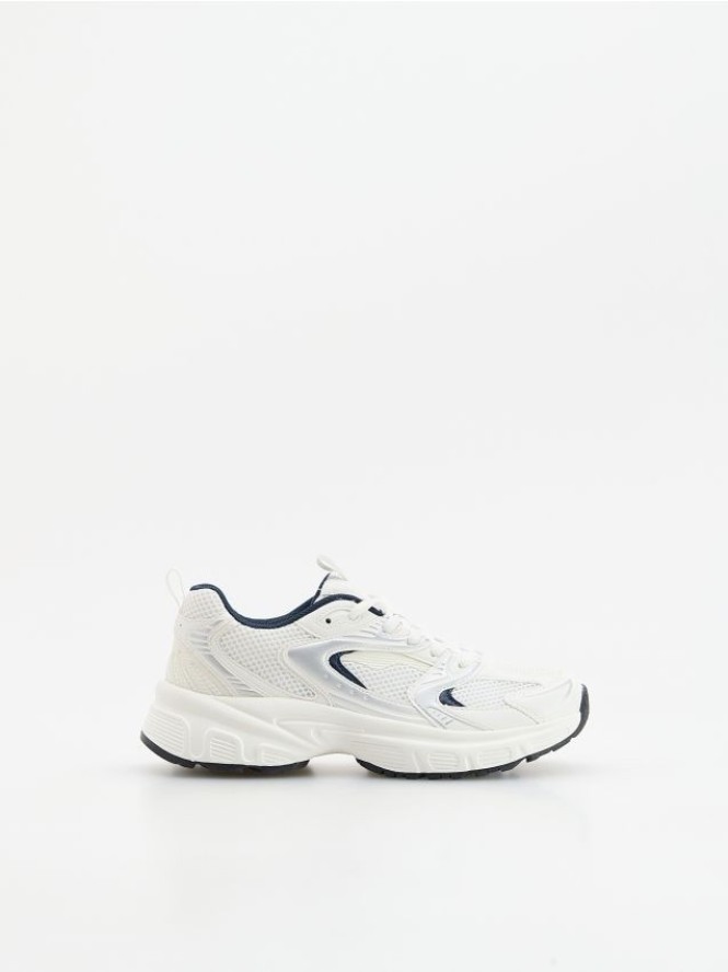 Sneakersy z siateczką - jasnoszary