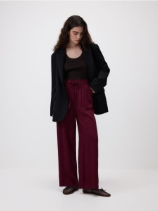 Szerokie spodnie z wiskozy - burgundowy