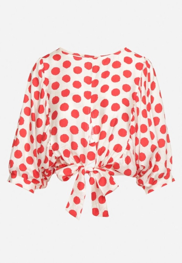 Biało-Czerwona Wiskozowa Bluzka z Rękawami Nietoperz Wiązana na Dole w Kropki Divesse