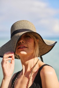 Słomkowy kapelusz z kokardą czarny