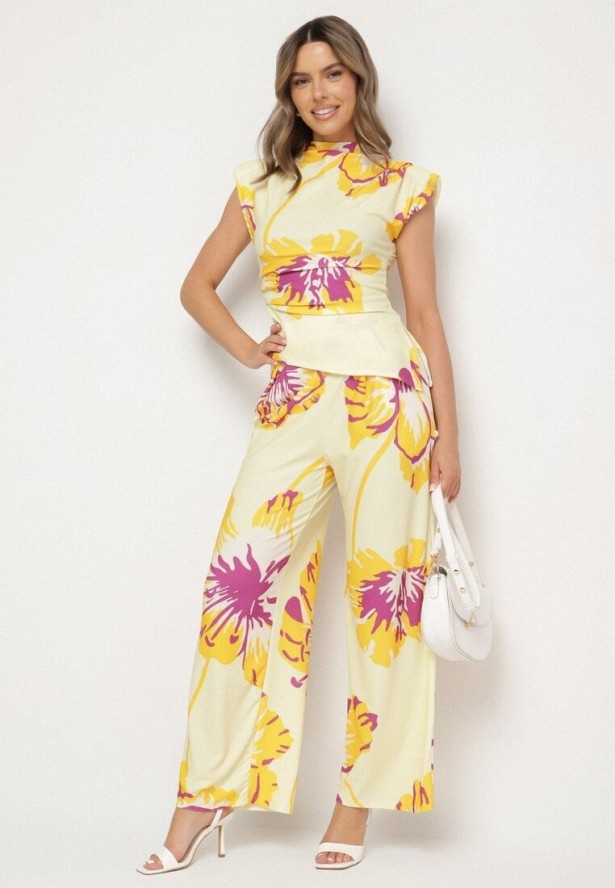 Żółty Komplet w Kwiaty Asymetryczna Bluzka z Marszczeniem i Szerokie Spodnie Linamia