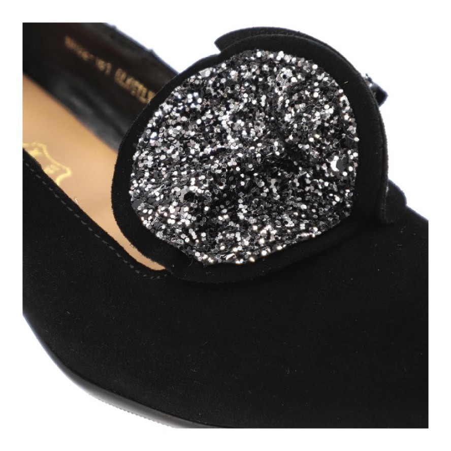 Czółenka damskie S. Barski, na klocku zamszowe z ozdobą i noskiem w szpic, czarne-srebrne, MR52-181