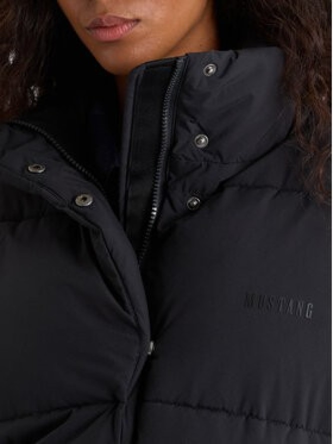 Mustang Kurtka zimowa Gillian 1016744 Czarny Relaxed Fit