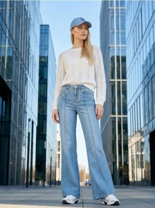 Ażurowy sweter z bawełną - kremowy