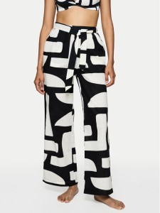 Triumph Spodnie materiałowe Summer 10222571 Czarny Relaxed Fit