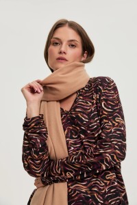 Szal z frędzlami beżowy