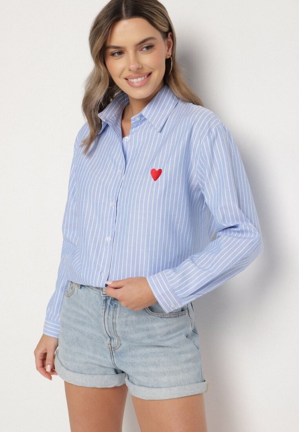Jasnoniebieska Koszula o Kroju Oversize z Delikatne Paski z Haftem w Kształcie Serca Talaviela
