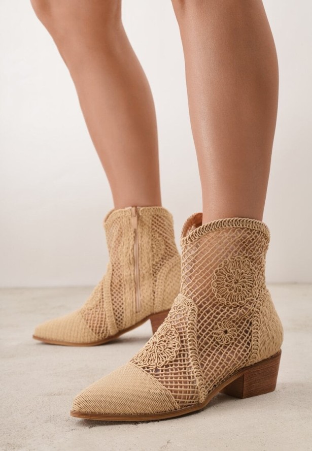 Ciemnobeżowe Botki Kowbojki VICES na Niskim Stożku z Ażurową Cholewką Azinessa