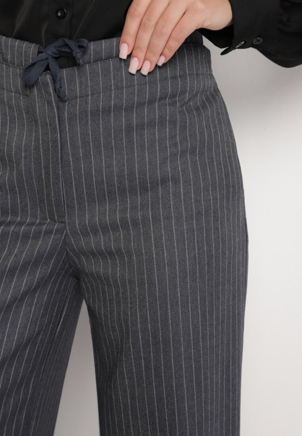 Ciemnoszare Spodnie Garniturowe z Wiskozą z Kieszeniami i Wiązaniem Sevitha