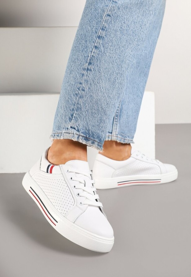 Białe Płaskie Sneakersy ze Skóry Naturalnej ze Skórzaną Wkładką Ozdobione Perforacją Zelili