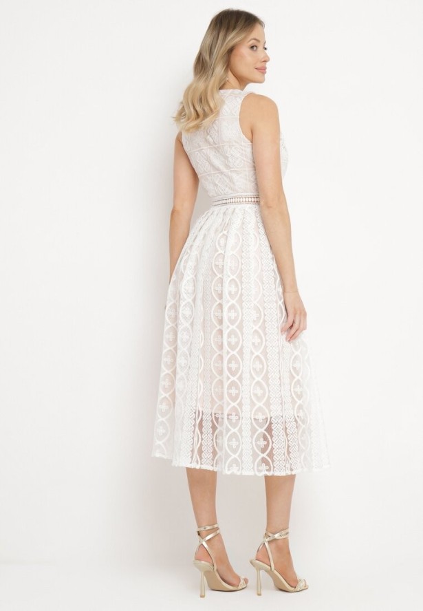 Jasnobeżowa Rozkloszowana Sukienka z Plisowanym Dołem i Ozdobnymi Haftami Asorasia